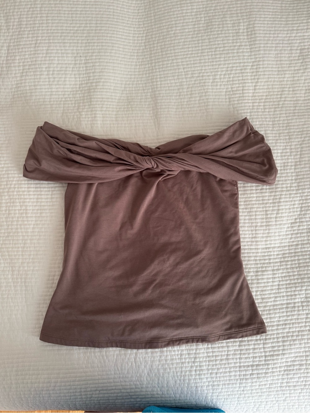 Abercrombie & Fitch Off-Shoulder Twist Crop Top in Mauve